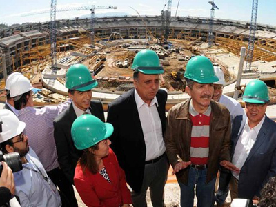 Ministro Aldo Rebelo visitou obras do Maracanã nesta segunda -