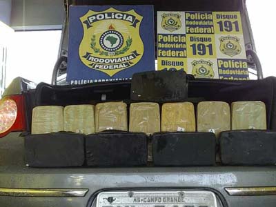 A droga estava escondida nas partes internas do veículo -