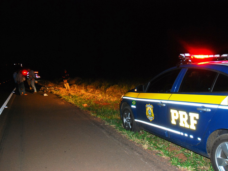 Motociclista teria invadido a pista contrária e batido de frente com a S-10 - Thiago Apolinário/DaHoraBataguassu