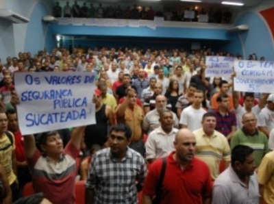 Militares se reúnem em assembleia realizada ontem em Campo Grande -