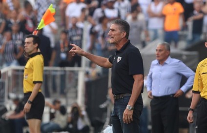 Treinador Edgardo Bausa faz boa avaliação do time em campo - Rubens Chiri/SPFC