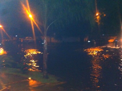 Chuva forte causou pontos de alagamento na cidade - João Domingos