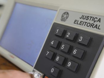 Votação encerrará às 17h em todo o país, obedecendo o horário da localidade - Agência Brasil