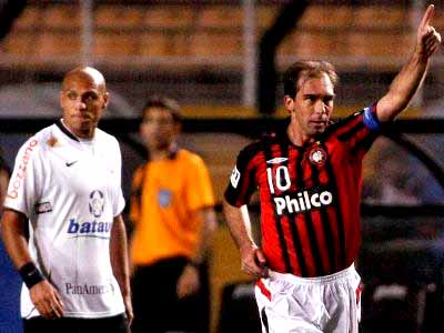 O Atlético-PR de Paulo Baier estaria na Libertadores se o Brasileiro acabasse hoje -