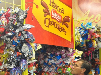 Supermercados já têm ovos de chocolate -