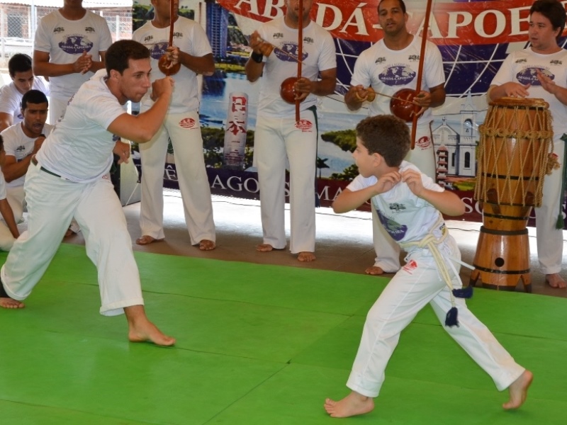 Entre as modalidades individuais, há vagas para aula de capoeira - Divulgação