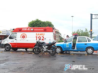 O motociclista foi socorrido por uma outra viatura do SAMU -