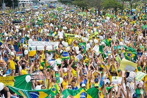 Trecho da avenida Paulista lotado de manifestantes, desde o período da manhã - Wilson Dias/Agência Brasil