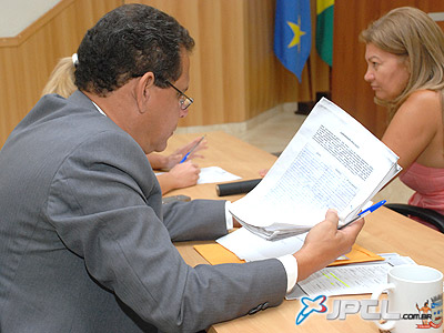 Vereador Jorge Augusto Martinho recebeu documento com 735 assinaturas de moradores -