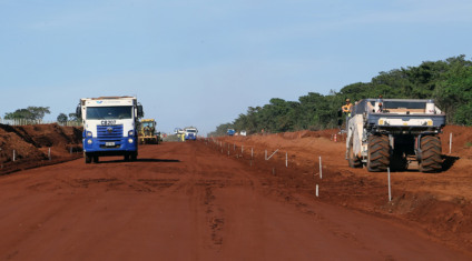 Pista de rolamento terá 3,5 metros de largura e acostamento de 2,5 metros - Portal do MS