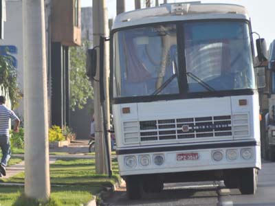 Ônibus de trabalhadores tem contribuído para o caos do trânsito -