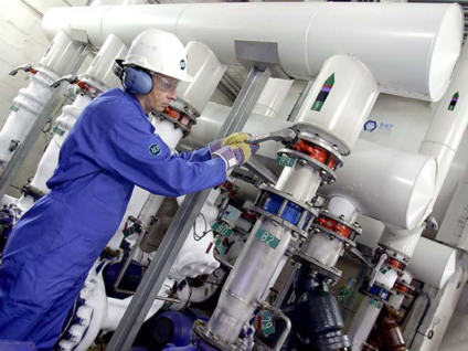 Além da vaga para mecânico de manutenção de máquinas industriais, há também oportunidades para eletricista (autos) e outras - Ilustração