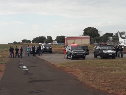 Investigadores estiveram nesta manhã no Aeroporto Municipal - Talita Matsushita