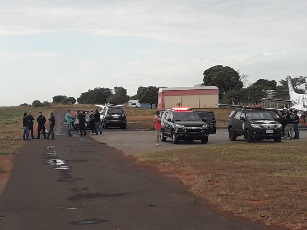 Investigadores estiveram nesta manhã no Aeroporto Municipal - Talita Matsushita