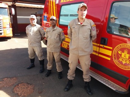 Da esquerda para a direita: 3º Sargento Moura, 3º Sargento Martins e Soldado Wagner - Alex Santos