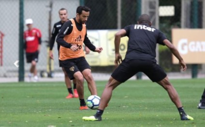São Paulo treina para partida de hoje contra o América, em casa - Divulgação São Paulo treina para partida de hoje contra o América, em casa - Divulgação