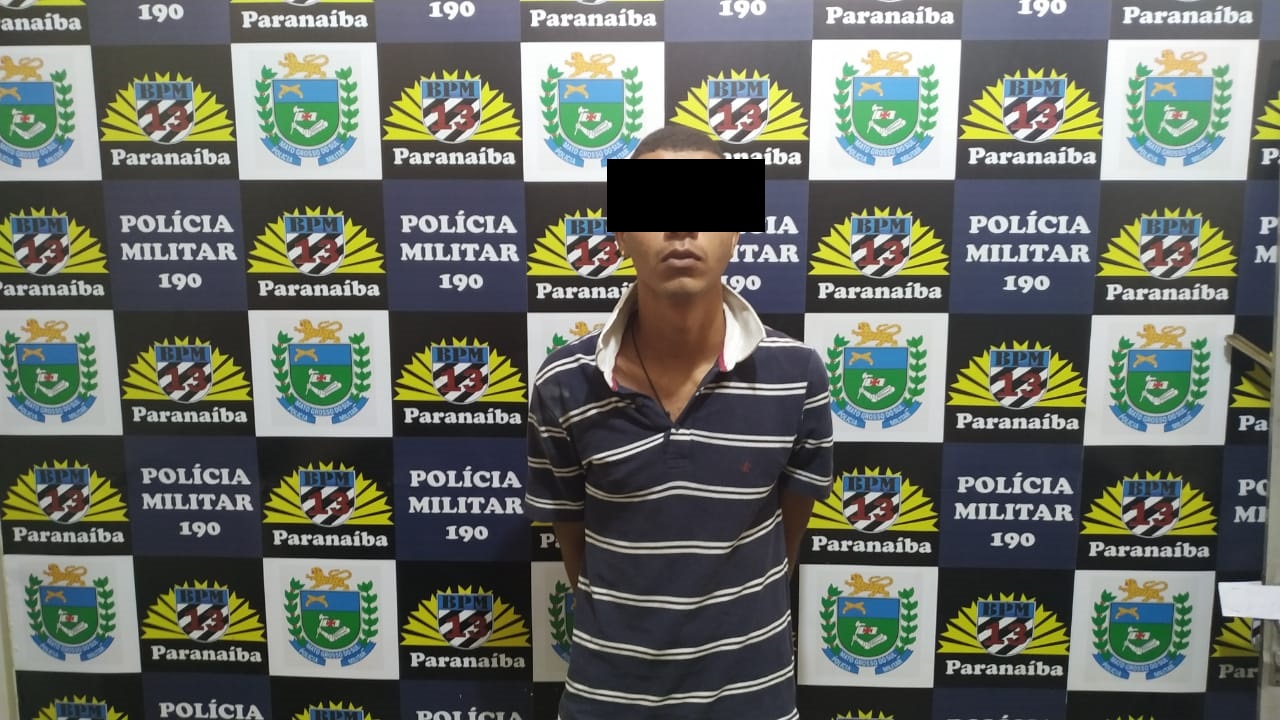 Polícia localizou dez trouxinhas de crack, 19 trouxinhas de cocaína, além de uma vela e isqueiros - 13º BPM Paranaíba/Reprodução