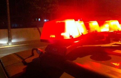 Vítima estava na varanda de sua residência, juntamente com seu filho e outro homem na hora do assalto - Reprodução/Internet