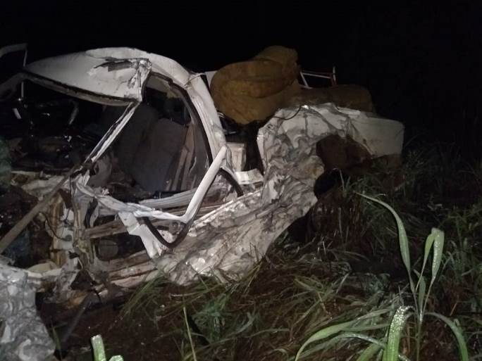 Acidente ocorreu no km 157 da BR-262, na noite de quarta (5). - Divulgação/Corpo de Bombeiros