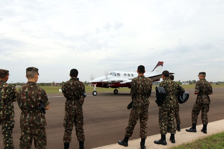 Mutirão de limpeza contou com apoio de militares do Exército - Divulgação/Assessoria