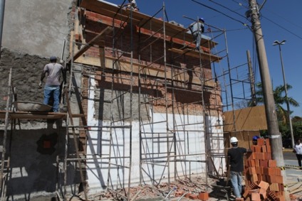 Empresas três-lagoenses passam a contratar mão de obra haitiana
