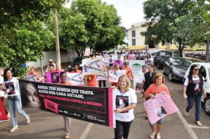 Caminhada de mulheres pela "Violência Zero" aconteceu na praça Ramez Tebet - Divulgação