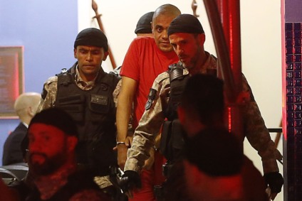 Adélio entrou em um avião da Polícia Federal (PF), após passar a noite em um centro de detenção provisória - Tomaz Silva/Agência Brasil