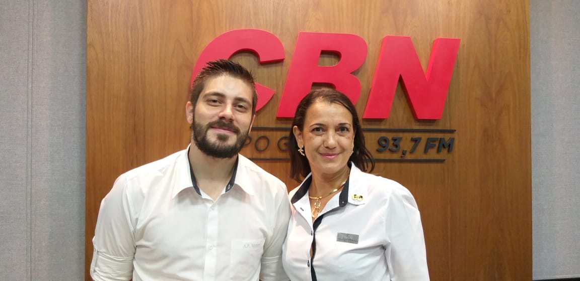 O consultor de vendas Alencar Peppe e Márcia Pichineli, especialista em vendas coorporativas - Isabelly Mello/CBN CG