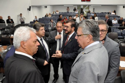 Deputados estão preocupados com possíveis movimentações dos servidores em negativa do governo - Luciana Nassar/ALMS