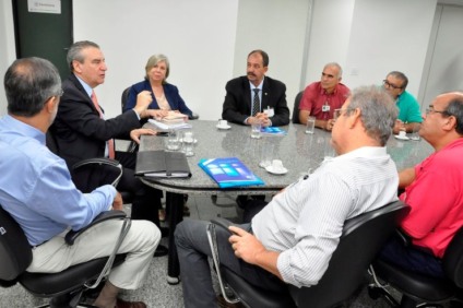 A reunião aconteceu na sala da Presidência, na manhã desta quinta-feira - Luciana Nassar/ALMS