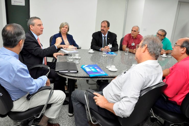 A reunião aconteceu na sala da Presidência, na manhã desta quinta-feira - Luciana Nassar/ALMS