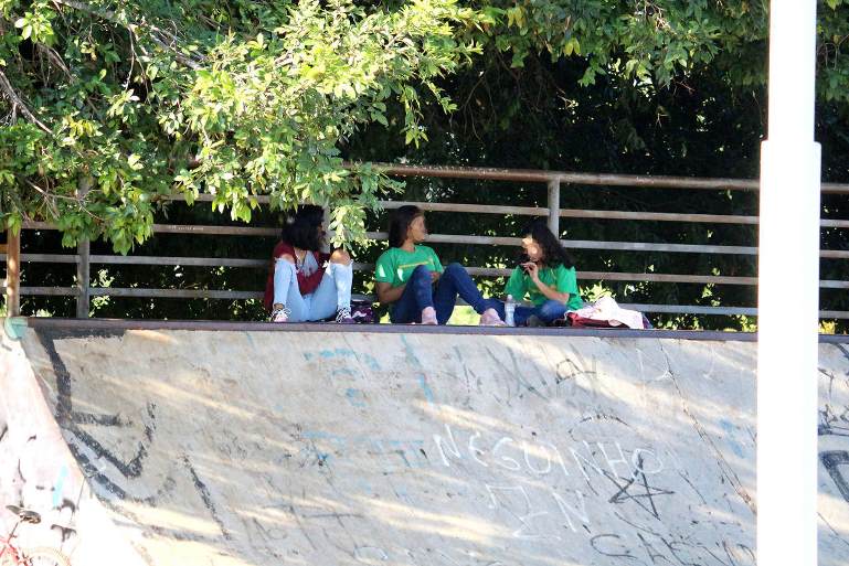 Alunas "matam aula" e ficam na pista de Skate da Lagoa Maior - Danielle Leduc/JPNews