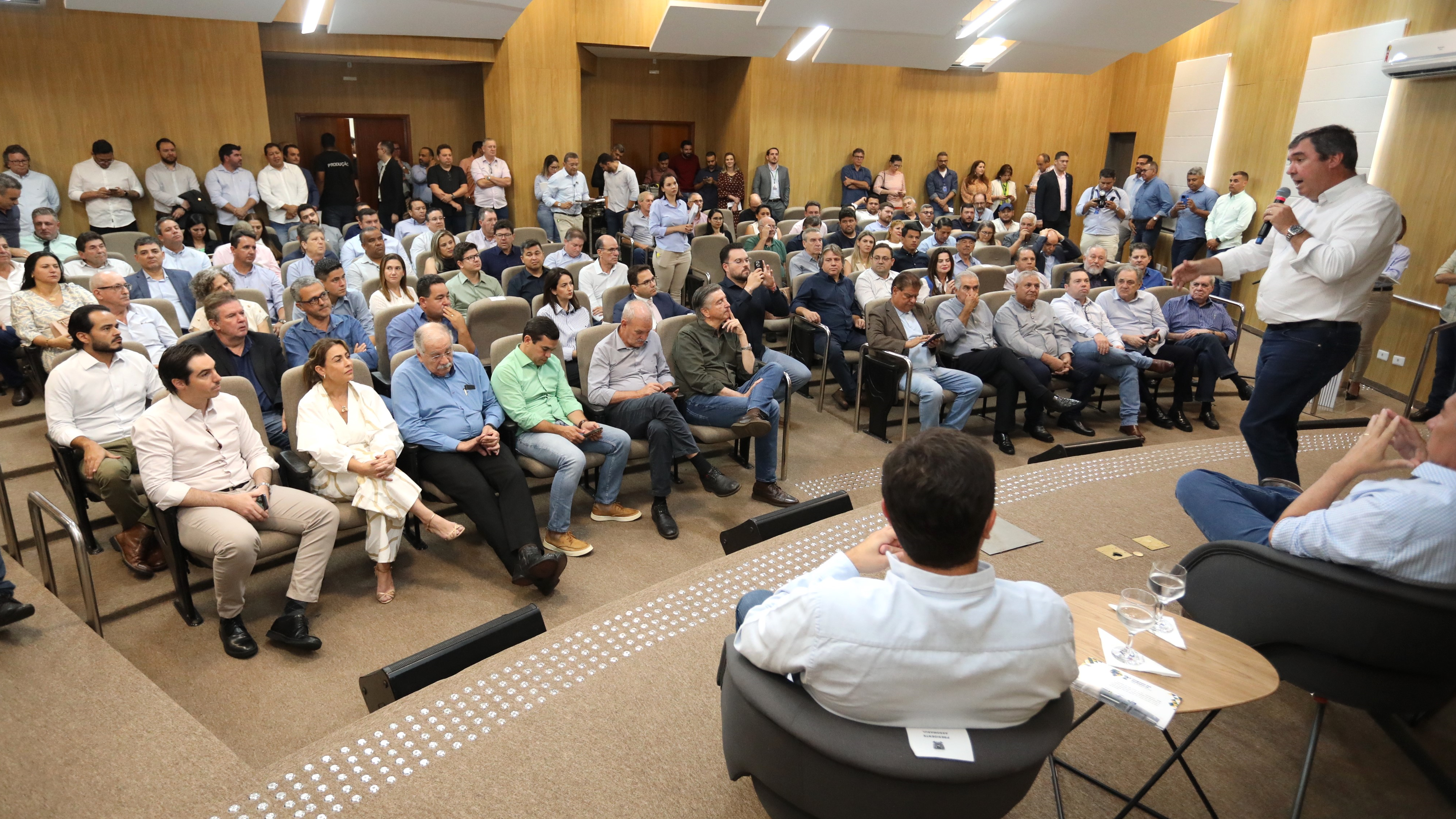 Participaram do encontro prefeitos eleitos, secretários de estado e parlamentares de Mato Grosso do Sul | Foto: Reprodução /Governo de MS