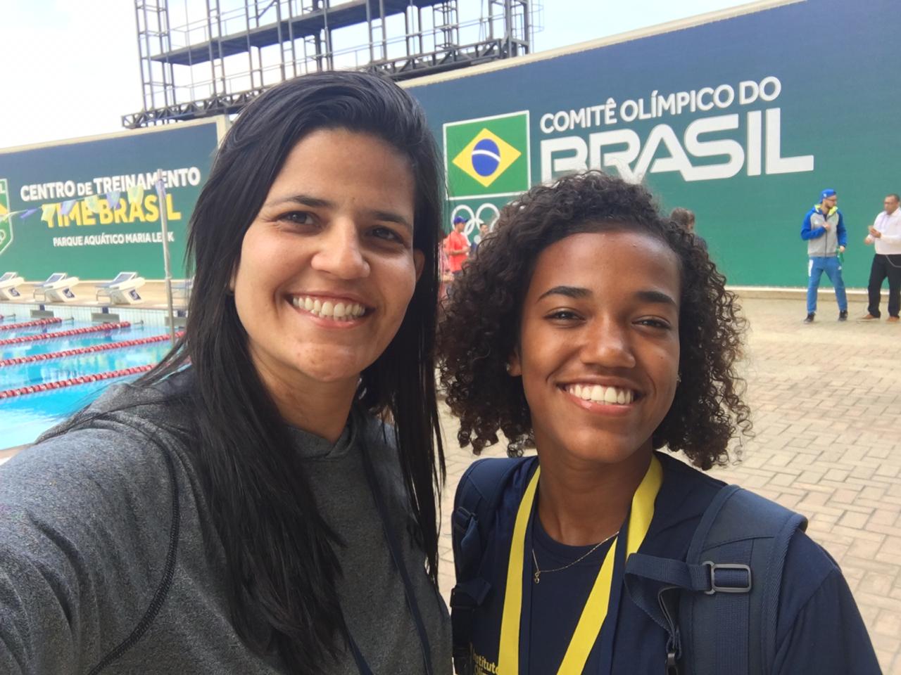 A professora Ana Rita Muniz e a atleta de vôlei de praia, Aninha - Divulgação