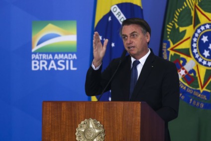 O presidente Jair Bolsonaro revogou nesta terça-feira (25), o decreto que flexibilizou o porte e a posse de armas de fogo no Brasil. - Foto: Antonio Cruz/Agência Brasil