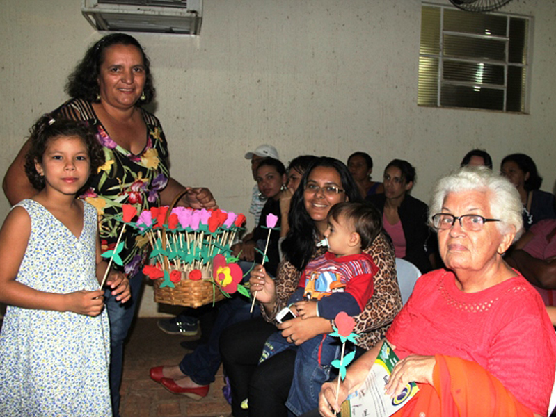 Mães ficaram muito felizes e se emocionaram com as homenagens - Divulgação