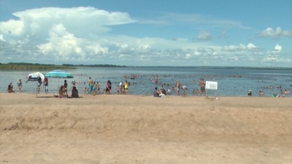Muitas pessoas tentam se refrescar em rios e balneários - Arquivo/JPNEWS