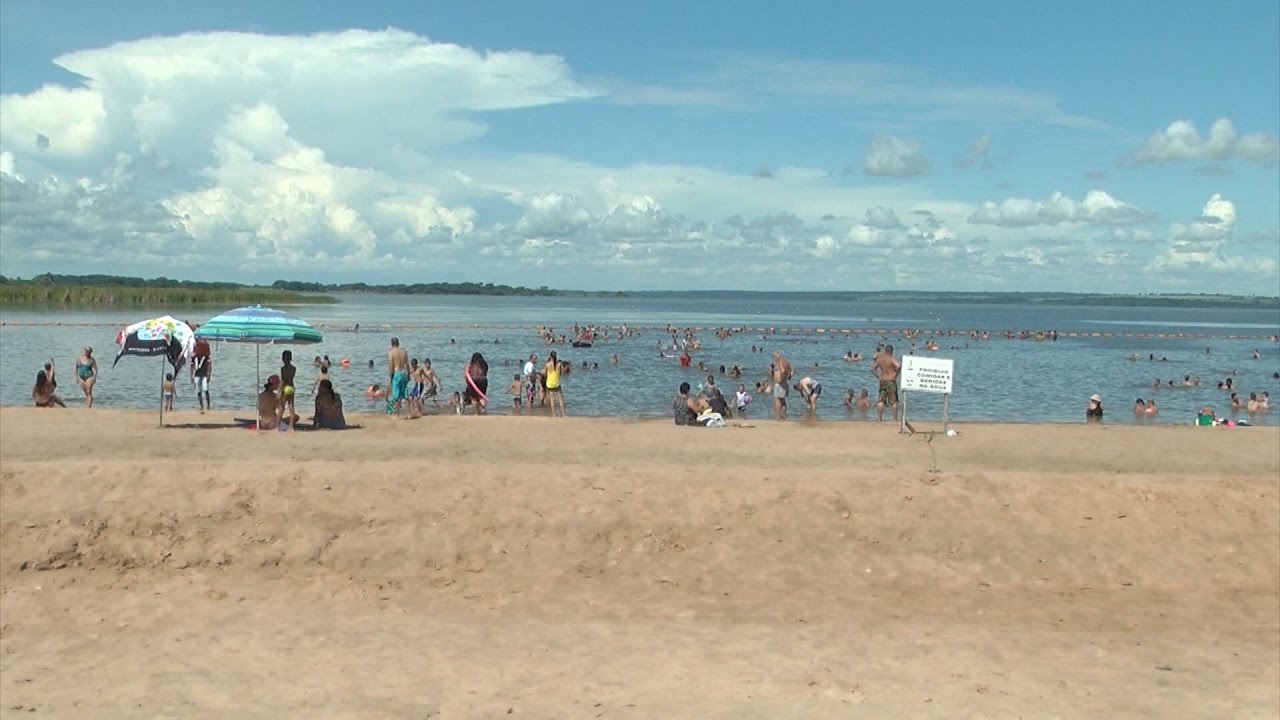 Muitas pessoas tentam se refrescar em rios e balneários - Arquivo/JPNEWS