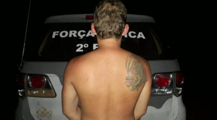 Homem ainda passou a droga para esposa esconder, mas foi flagrado - Divulgação/PM