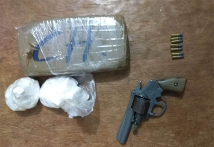 Arma e drogas apreendidas com a 2ª vitima fatal, Felipe Ribeiro - Imagem cedida