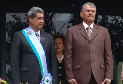 Em 2007 André Puccinelli recebeu a faixa de governador de Zeca do PT - Arquivo