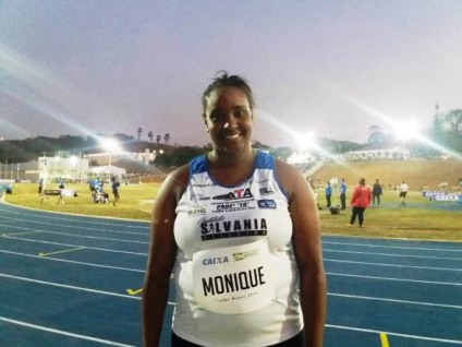 Monique faz parte do projeto esportivo de atletismo - Divulgação/Assessoria