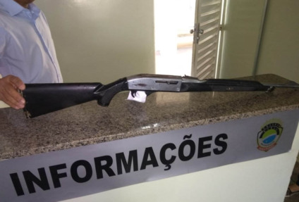 Servente bêbado faz disparos com uma espingarda e é preso
