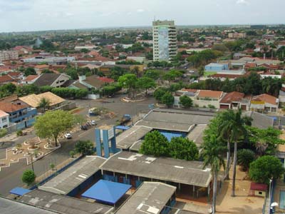 A cidade comemora o crescimento -