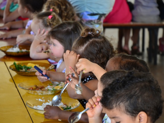 Os kits foram adiquiridos com dinheiro da merenda escolar - Divulgação