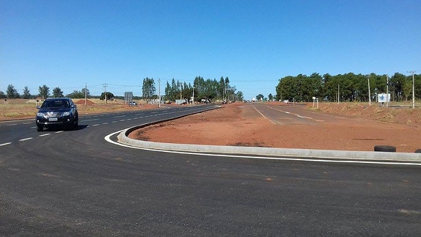 Rotatória construída na rodovia BR-158, no cruzamento com a avenida Antônio Trajano  - Ana Cristina Santos/JP