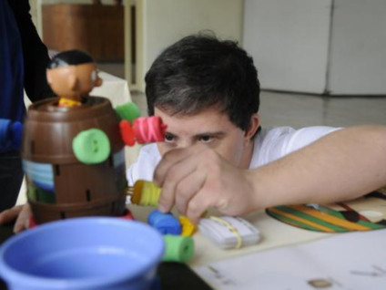Escolas precisam de estruturas, material e profissionais adequados para garantir às pessoas com síndrome de  Down  condições  de  estimular  todo  seu  potencial  de aprendizado - Arquivo/Agência Brasil