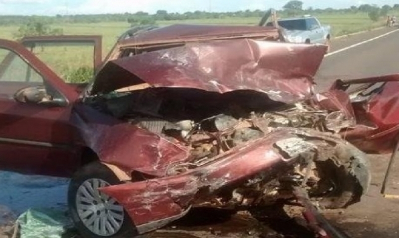 Carro que era dirigido por Andrea ficou totalmente destruído - Reprodução/Facebook