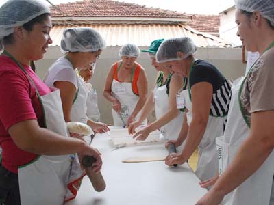 O primeiro curso a ser realizado será o de Beneficiamento e transformação caseira de mandioca -