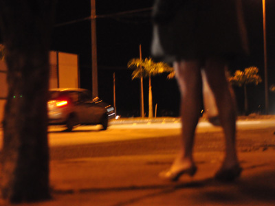 Crianças deixam os brinquedos para entrar no mundo da prostituição -